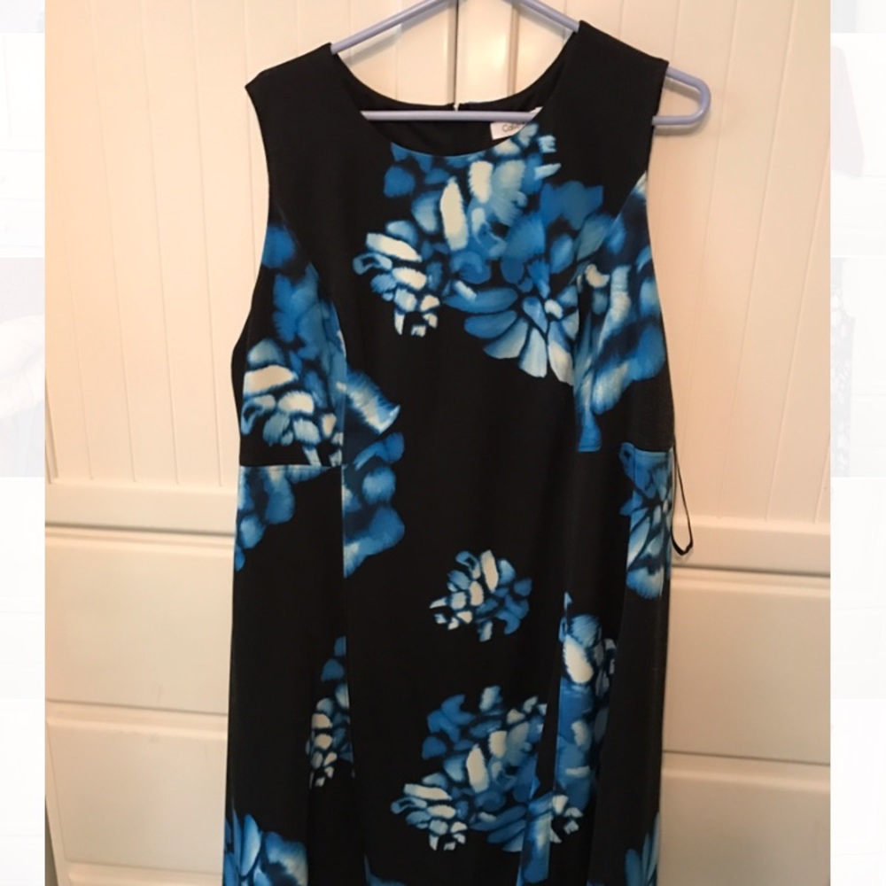 MIDI dress perfect for weddings or can be causal.