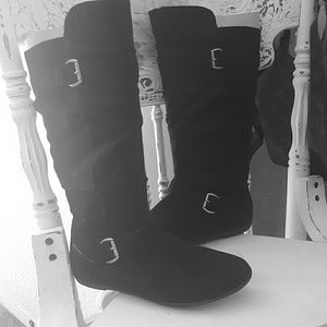 Girls black boots