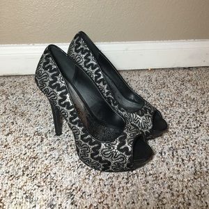 Black and silver peep toes pumps