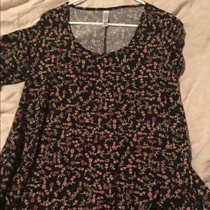 LuLaRoe Perfect Tee Small
