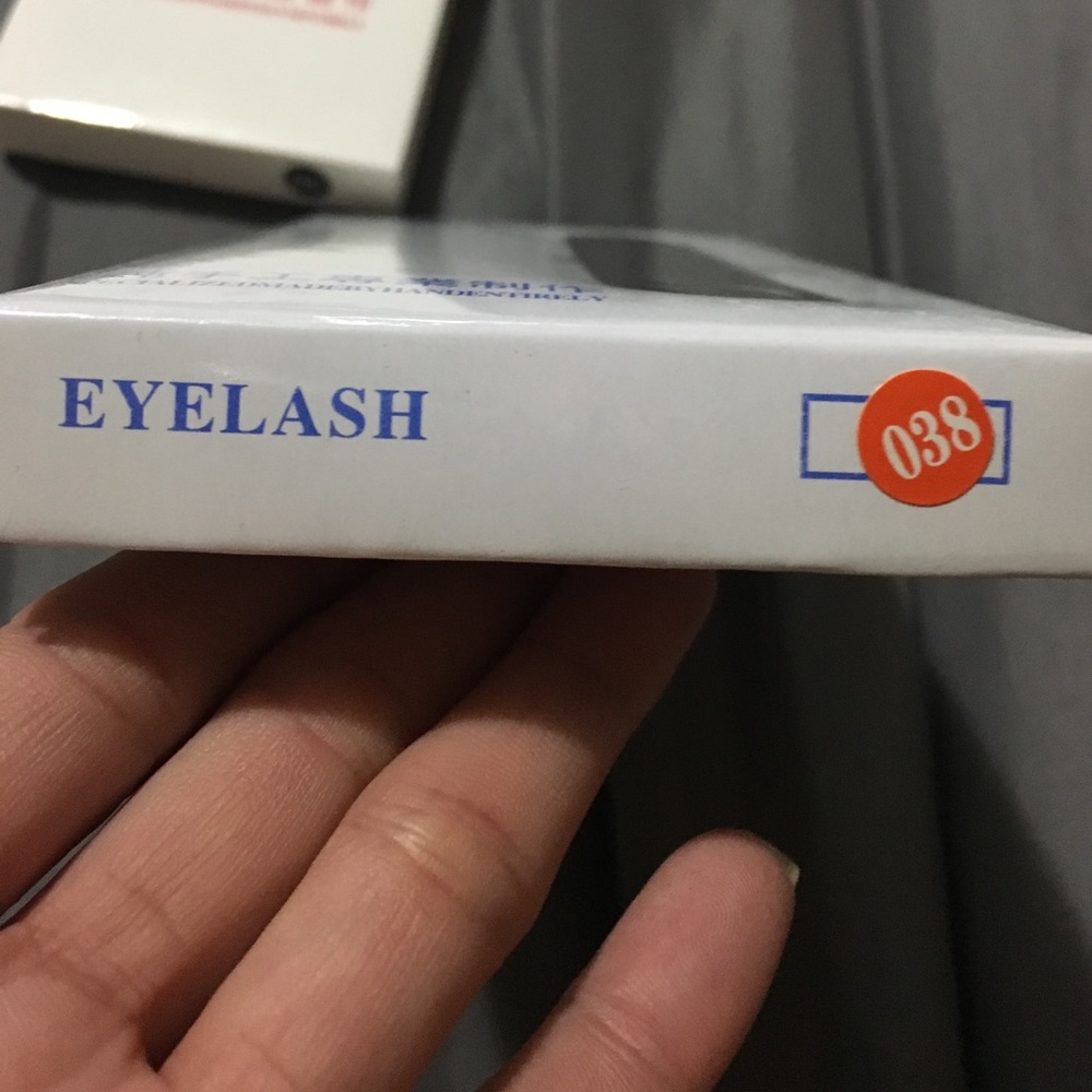 False lashes #038 - Picture 3 of 3
