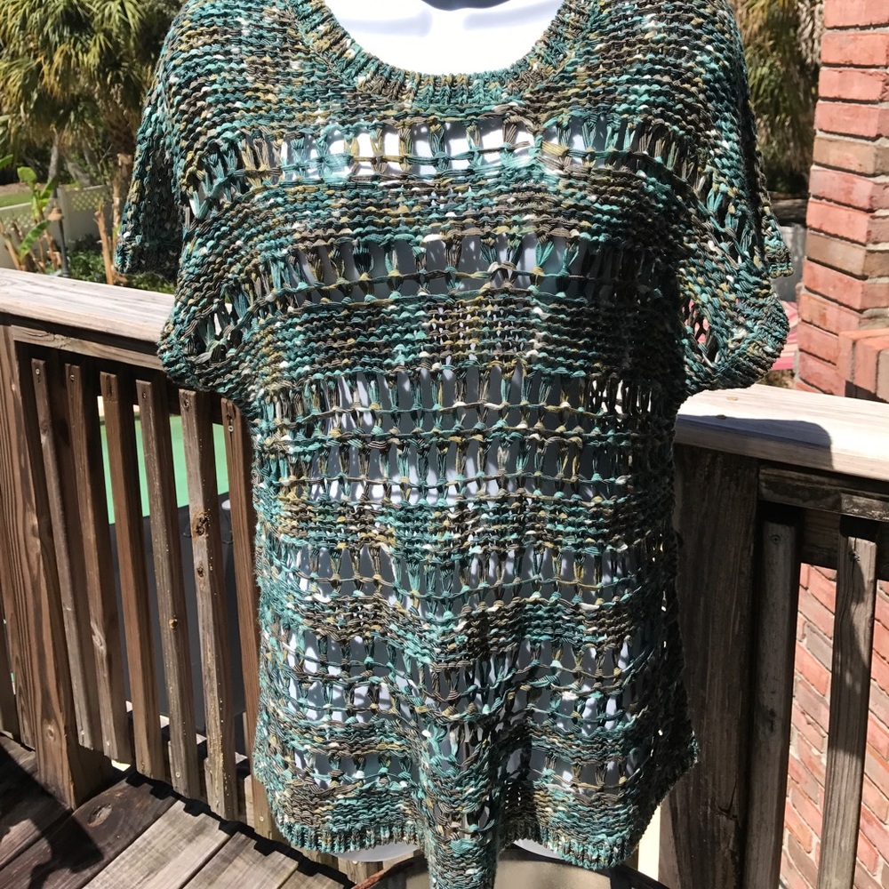 Chico's top size 2. All greens and blues, white