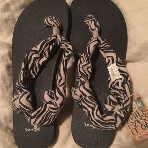 SANUK sling yoga mat sandals 9