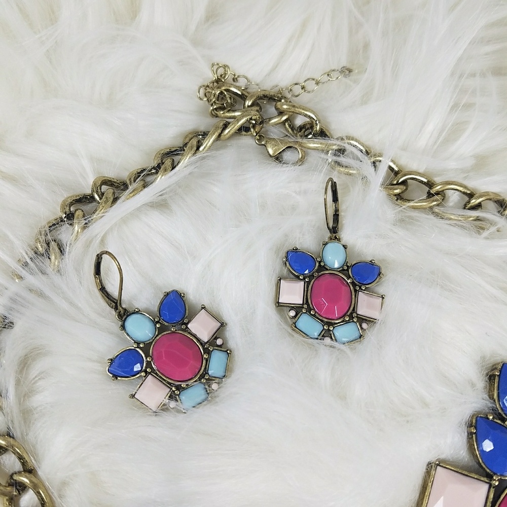 Avon Romantic Hideaway Necklace Earring Set - Picture 2 of 6