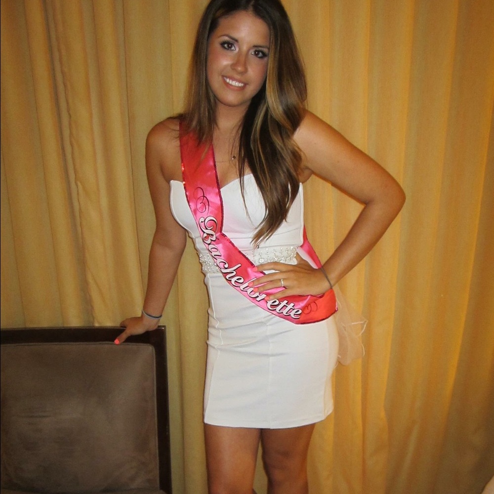 GUESS Dress in white