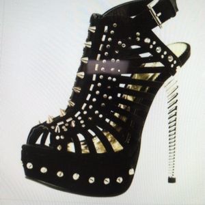 Meet your Posher, Edwina