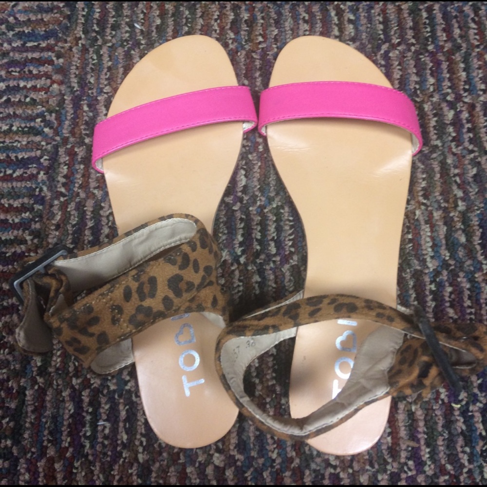 Flirty pink & leopard print sandals