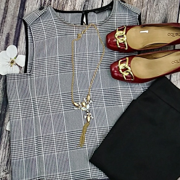 Zara Tops - ⚡⚡FLASHSALE⚡⚡Zara Cute Plaid Sleeveles Top