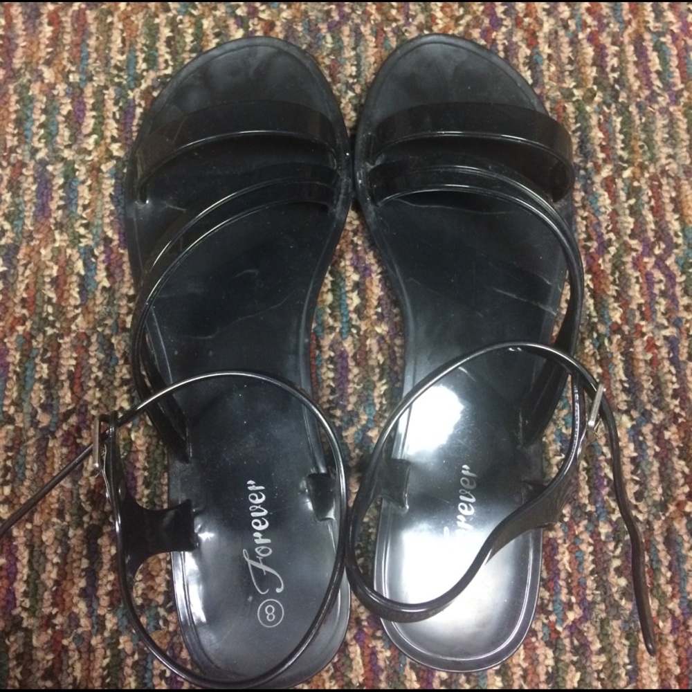 Black jelly sandals