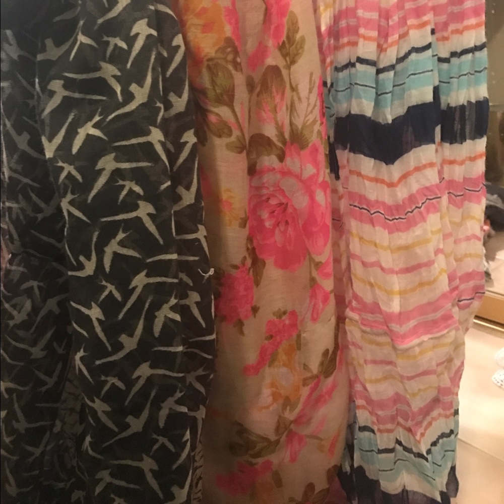Trendy scarfs