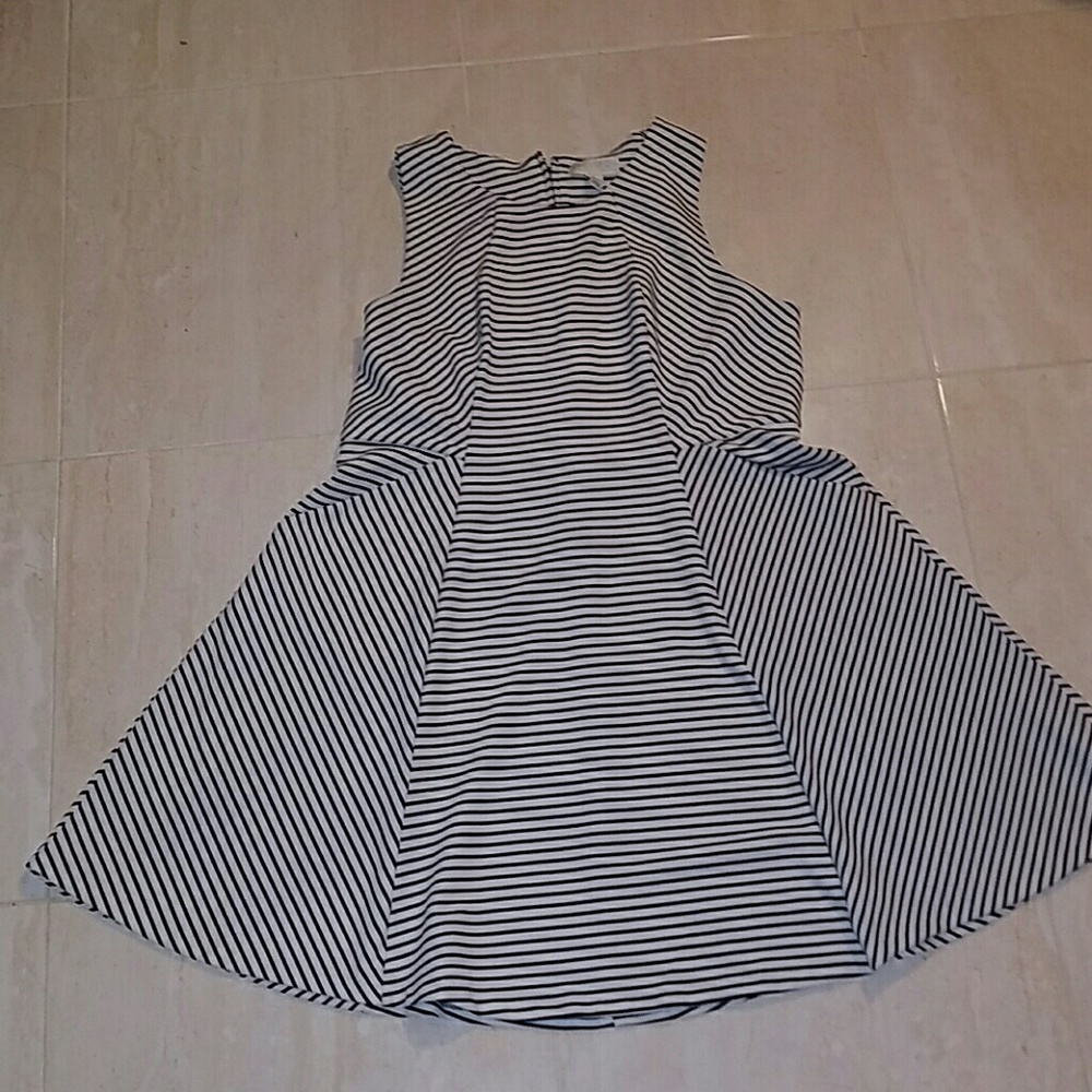Plus Size Sleevless Dress w/ Pockets