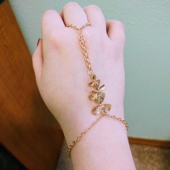 🍨BOGO 50% OFF🍨 Floral Linked Ring Bracelet - Picture 2 of 3