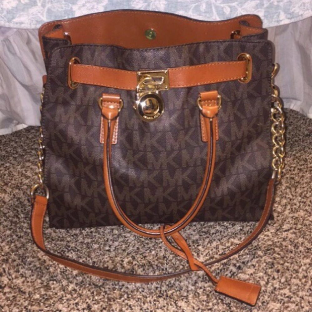 Michael Kors - large Hamilton 
Protecting spray