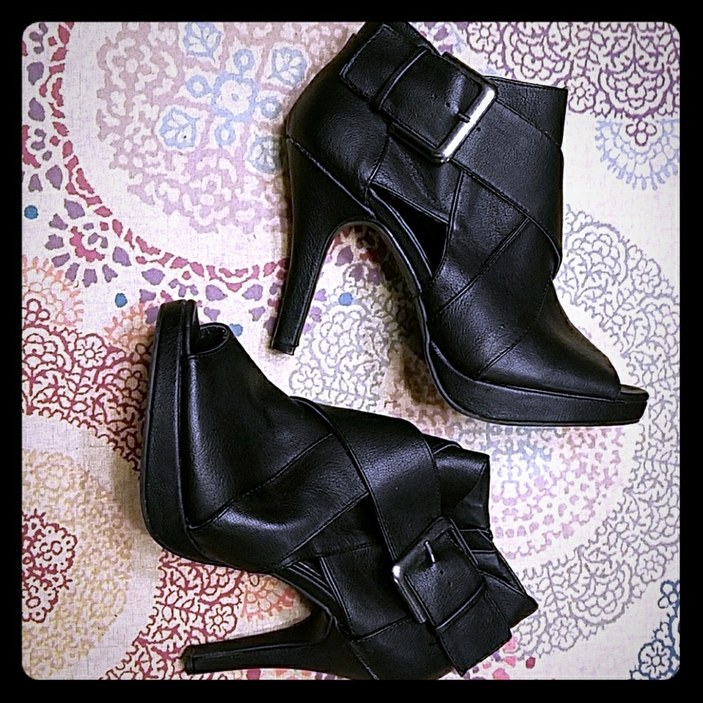 Sexy black booties