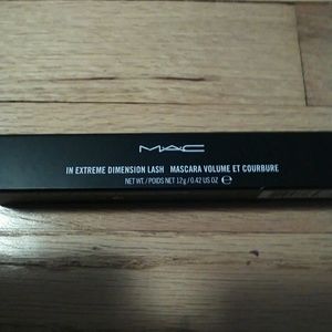 MAC In Extreme Dimension Lash Mascara MAC In Extreme Dimension Lash Mascara