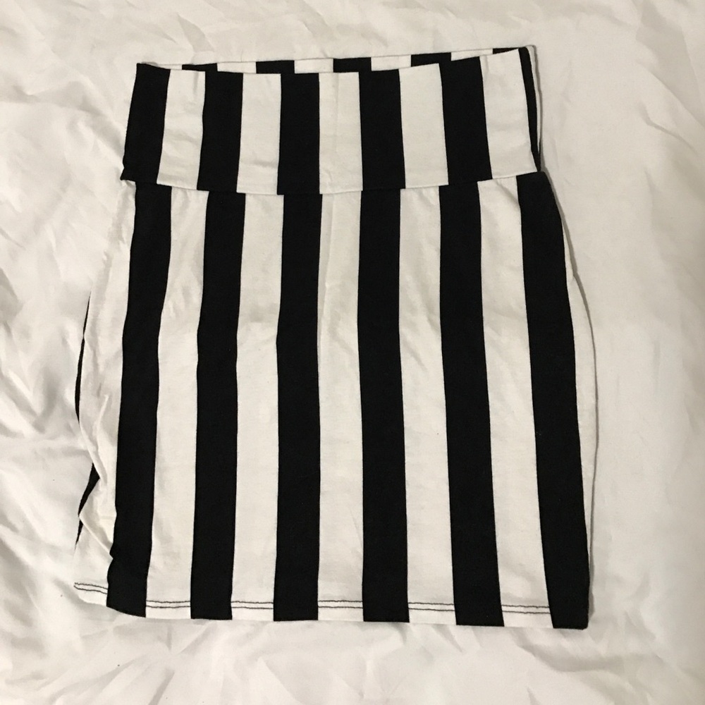 ❗️FINAL SALE ❗️Striped high waisted skirt.