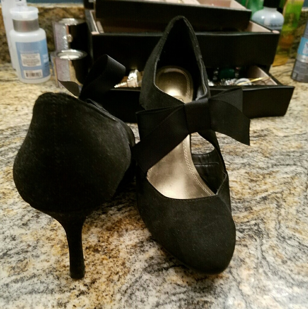 Bow front heels