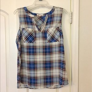 NWOT☀️Skies are Blue Top