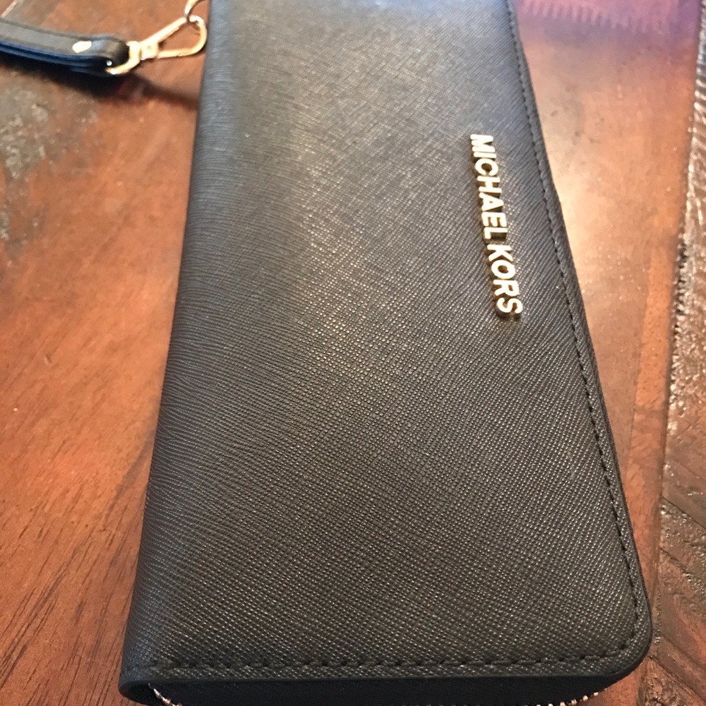 Micheal kors wallet