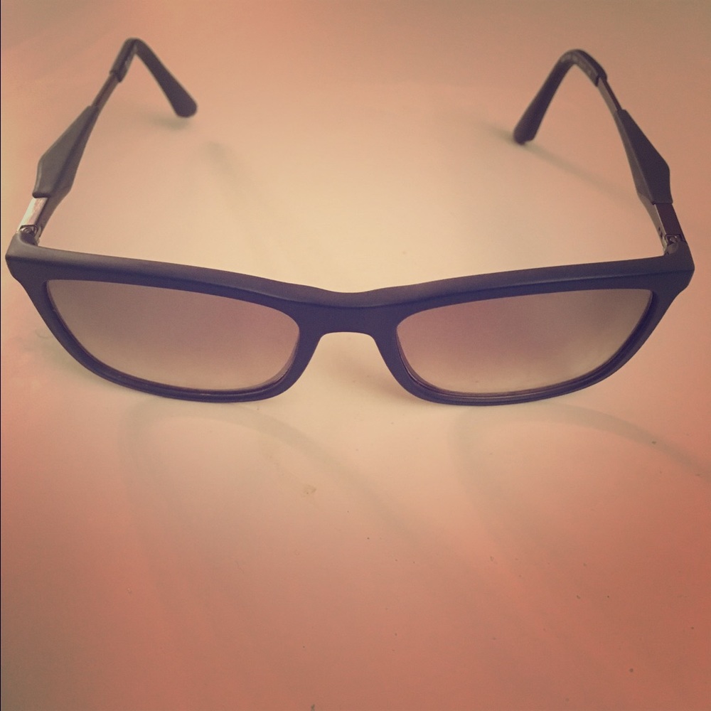 Ray-Ban. Sun glasses