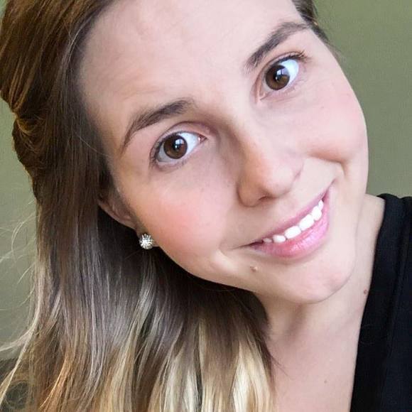 Meet your Posher, Jessica - Picture 1 of 1