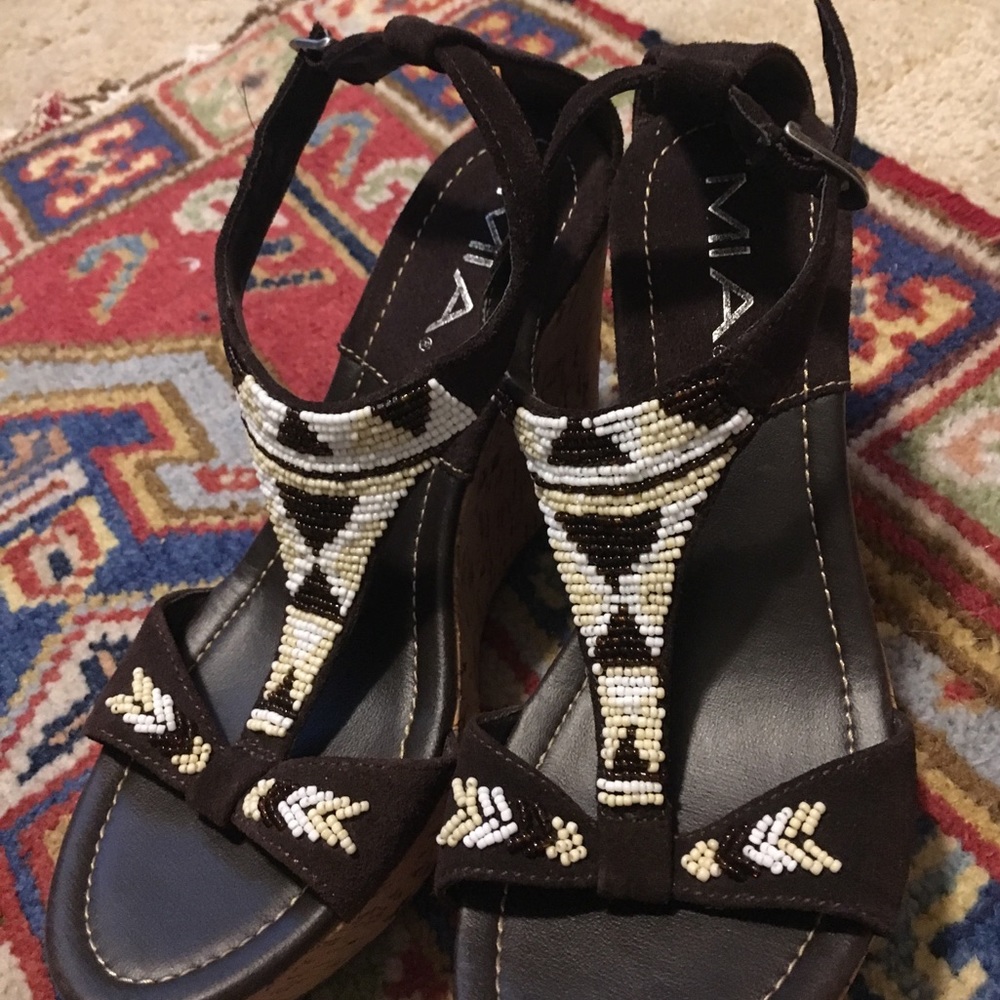 Mia wedges new