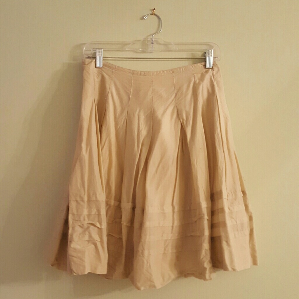 Banana Republic tan boho skirt w/ pintuck details