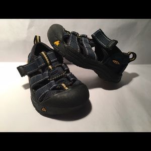 Keen size 4 ON HOLD