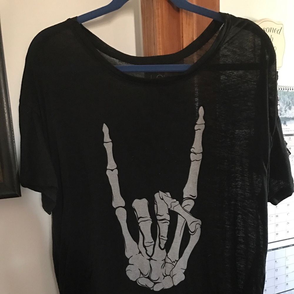 Plus Size Skeleton Hand Top 🍉