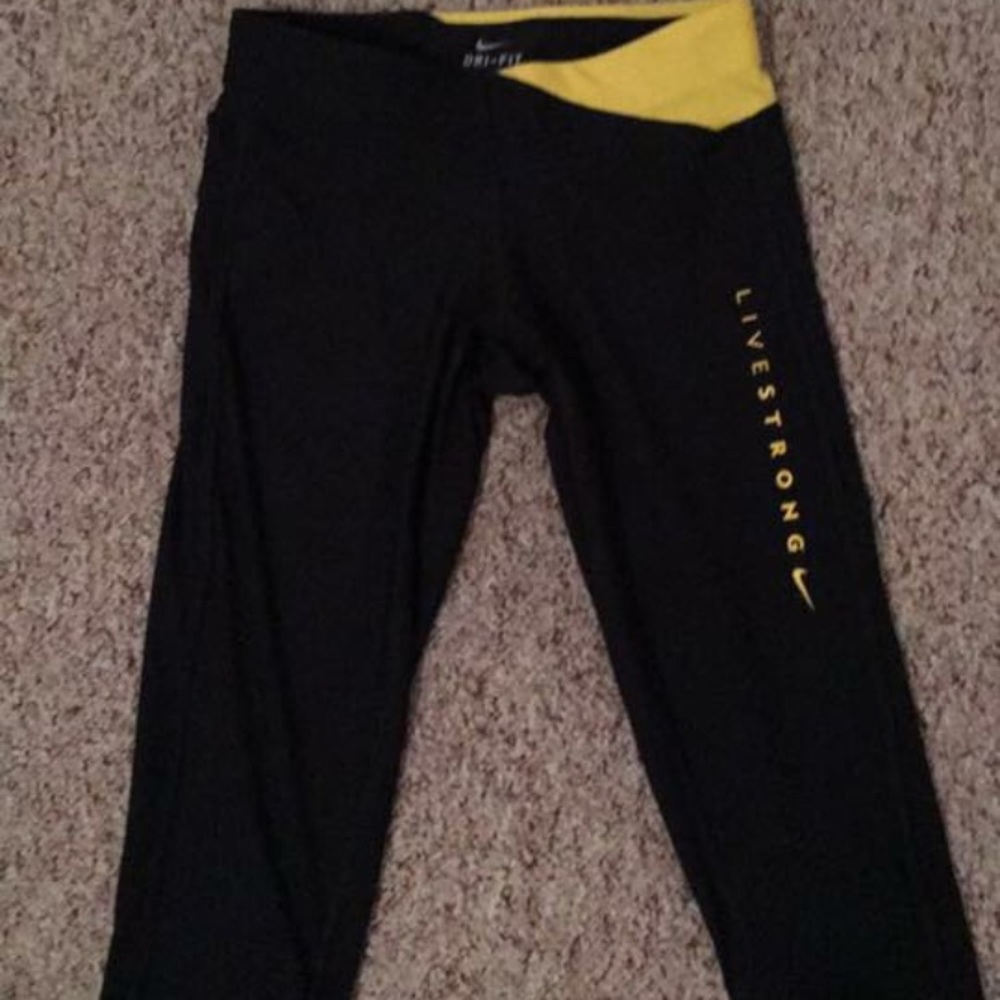 Nike dri fit livestrong crop leggings
