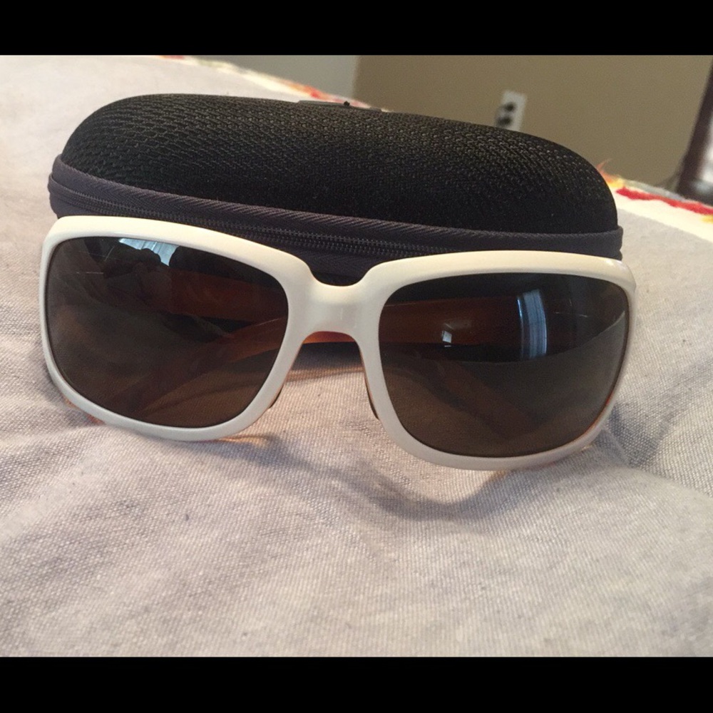 Costa Del Mar Isabella 580P mint condition