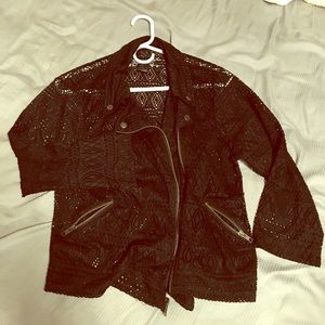 Short zip lace top with button detail