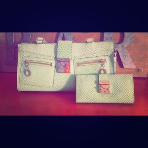 GUESS PURSE WITH MATCHING WALLET