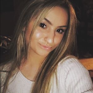 Meet your Posher, Halania