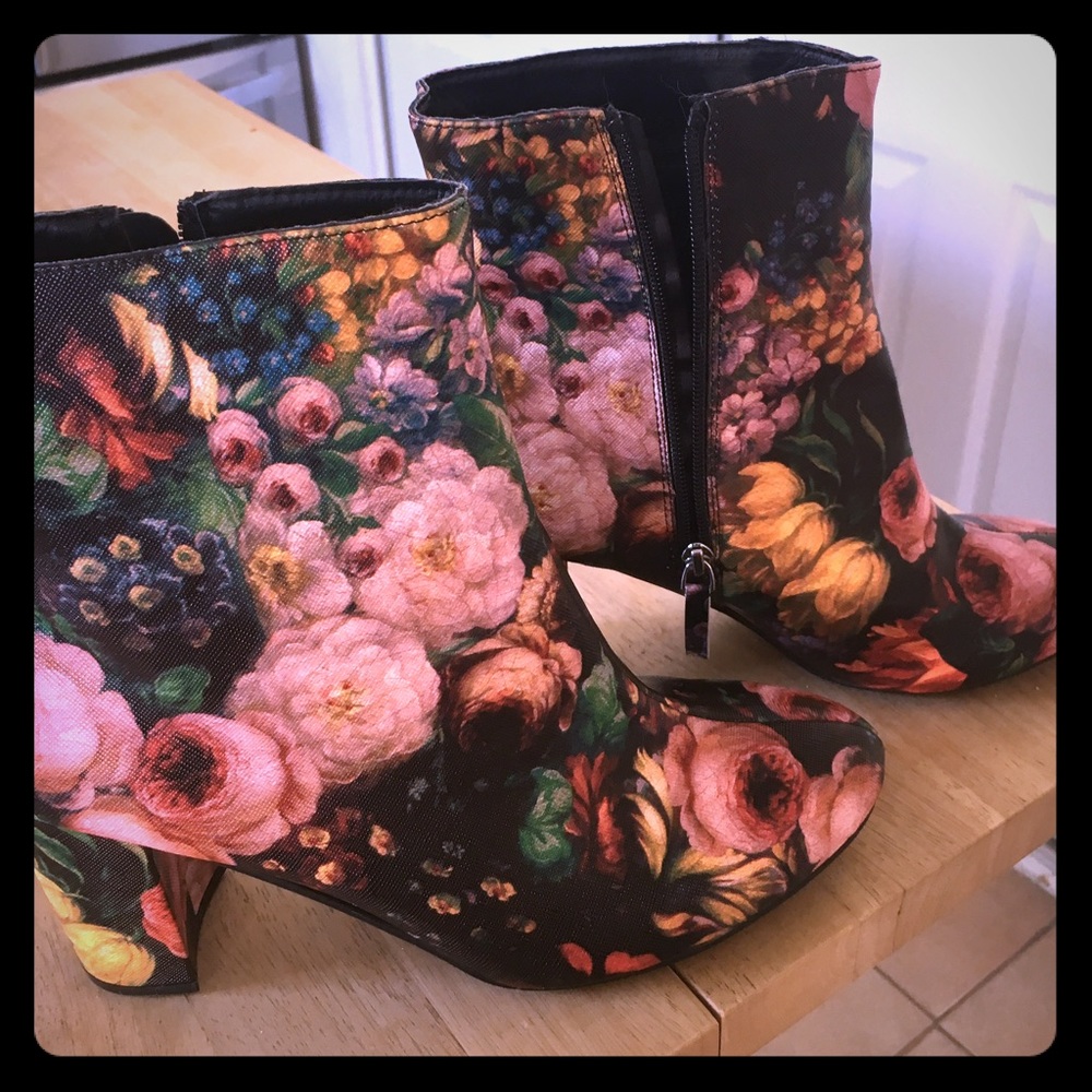 Stunning All-Over Floral Boots -LIKE NEW