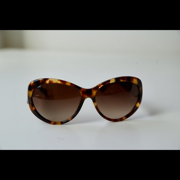 Michael Kors sunglasses with box - Picture 2 of 4