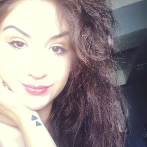 Meet your Posher, Cait