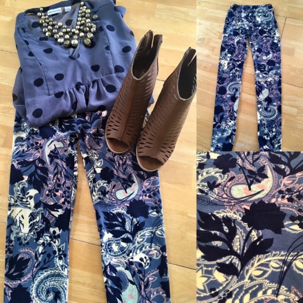 🦄🦄LuLaRoe OS blue floral print leggings NEW 🦄🦄