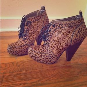 Bcbg secret leopard booties