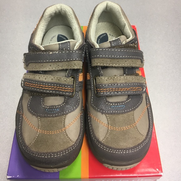 stride rite velcro shoes