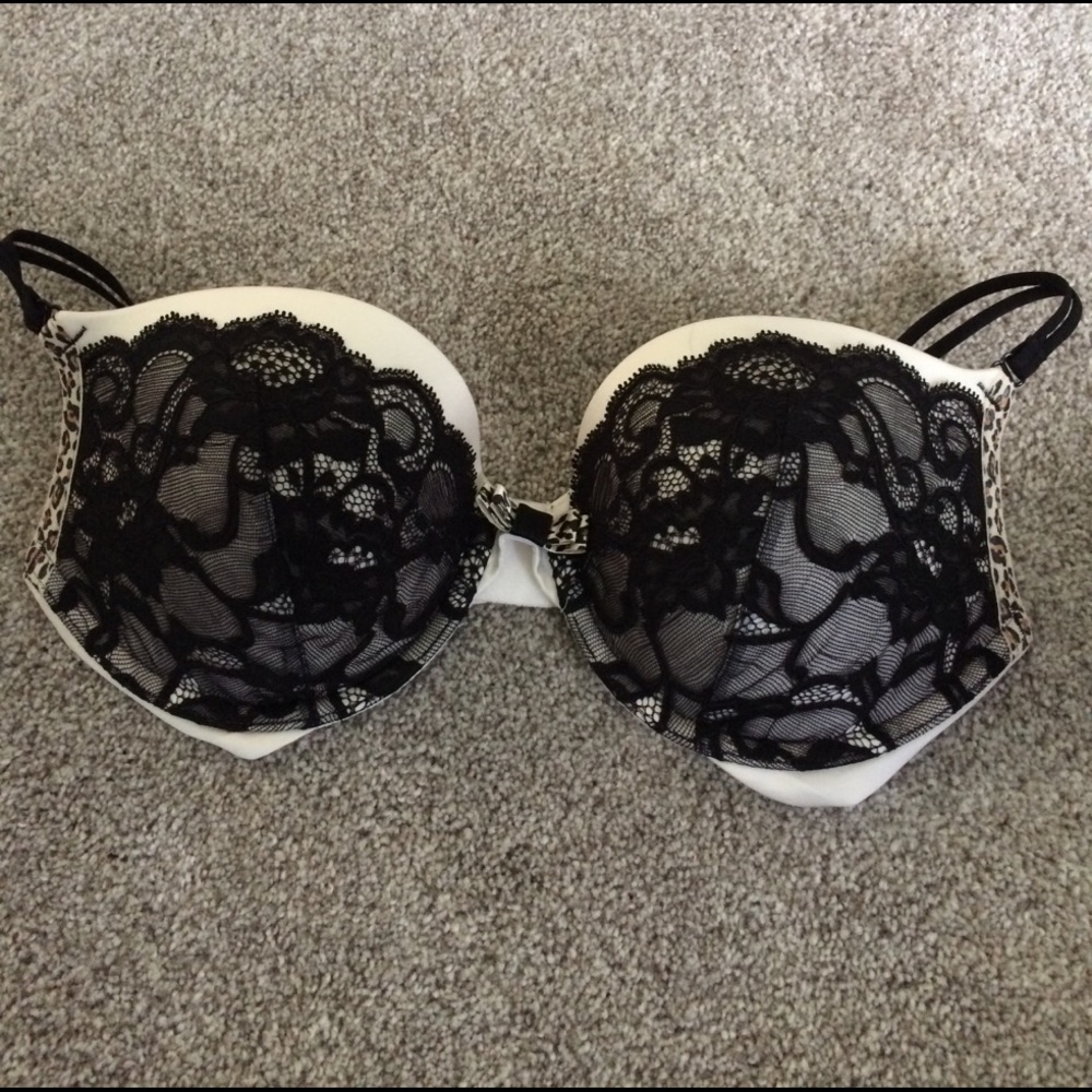 Victoria's Secret Very Sexy Push Up Bra Sz 32 DD