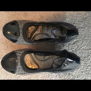 Dexflex comfort flats size 8.5 wide