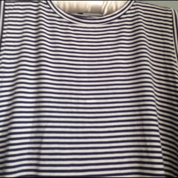 FRENZII by JULLY KANG
Jersey Fabric Split Opening - Picture 2 of 3