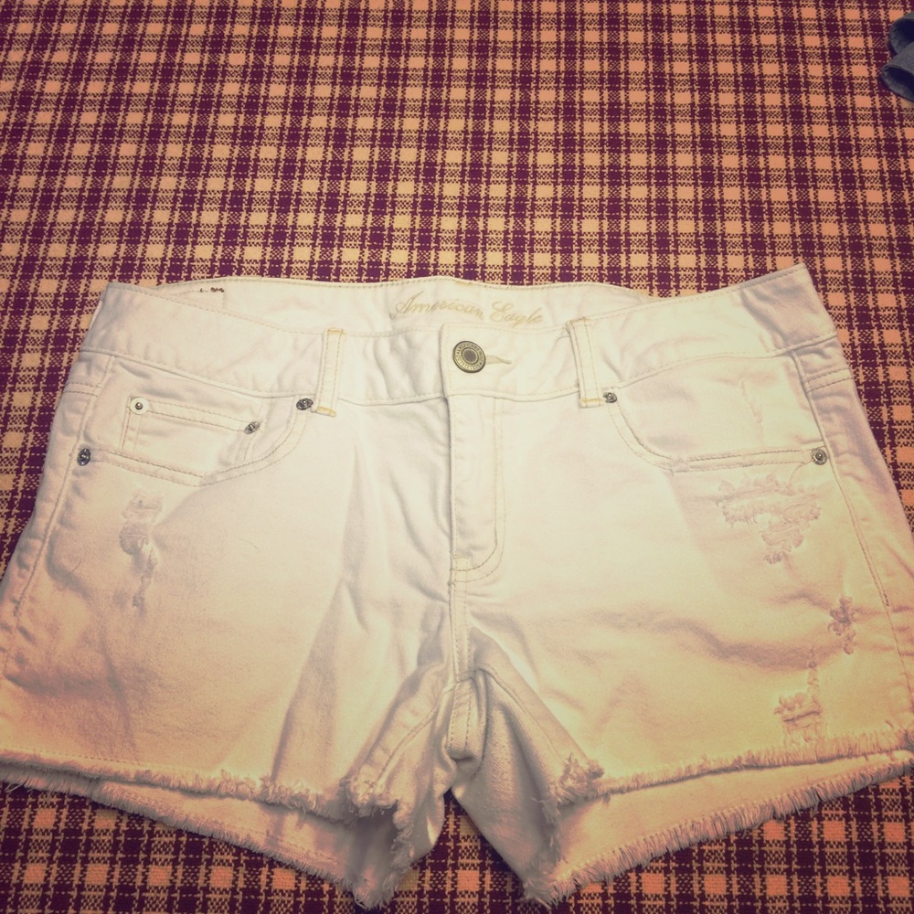 American Eagle destructed white denim shorts 12