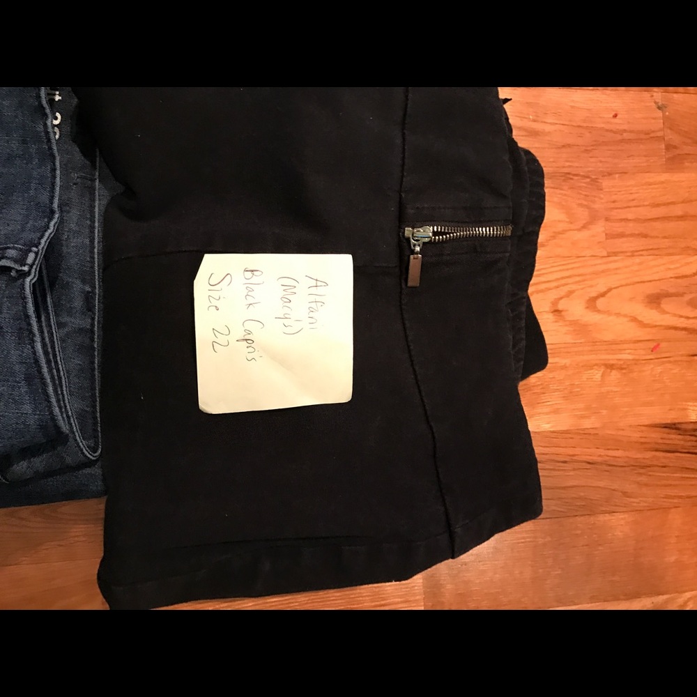 Alfani black Capri pants size 22