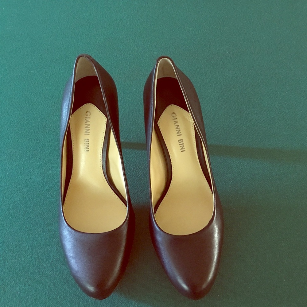 Gianni Bini size 7.5 black heels.