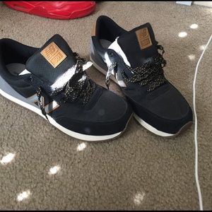 Worn 1x and you can tell in the pics .