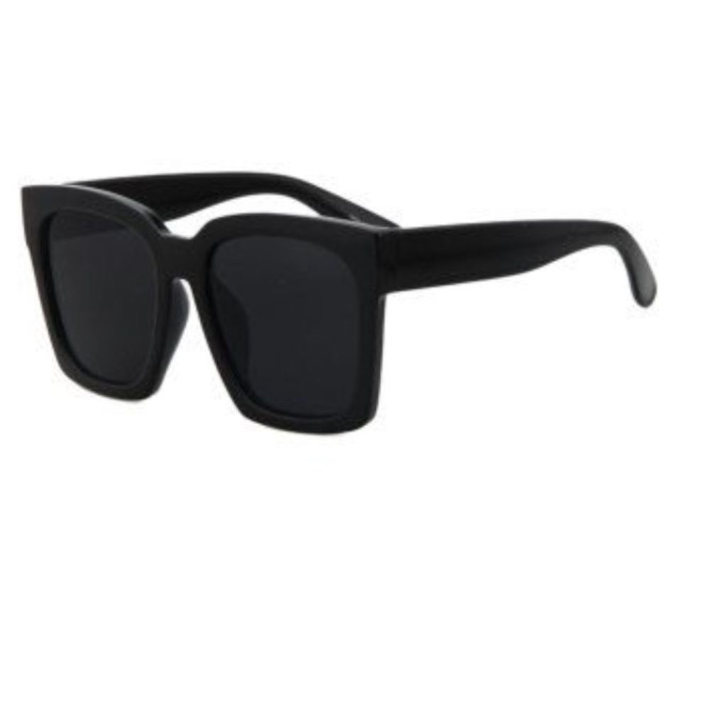 Chic Black Quadrate Sunglasses For Women - Black