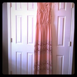 Super cute apricot colored maxi dress