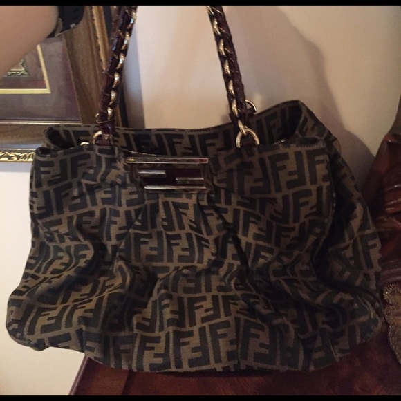 Fendi Handbags - Fendi purse